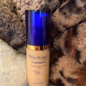 Foundation. Shade Dewy